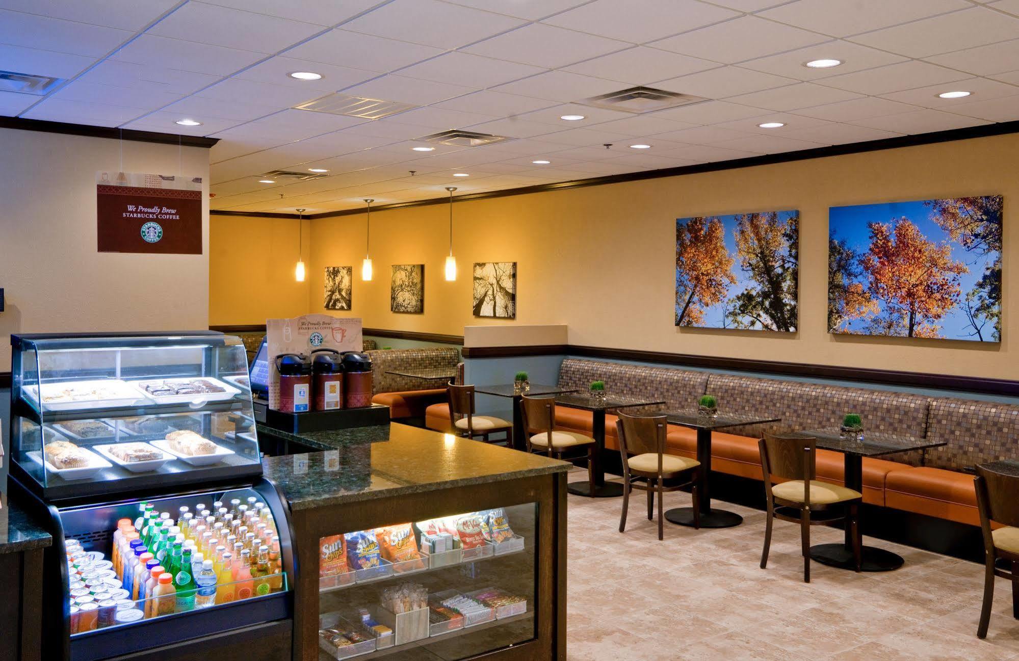 Wyndham Garden Oklahoma City Resort & Conference Hotel Near Airport, Fairgrounds Paycom & I40 Restoran gambar